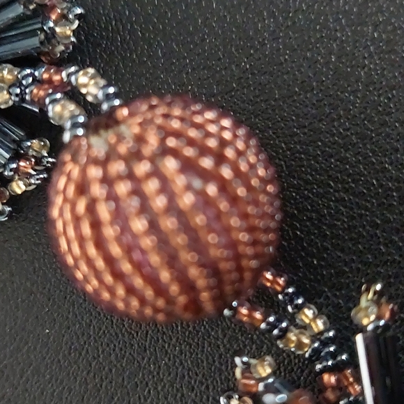 Unique totally beaded Neclace with 7 beaded ballls and 6 beaded clusters - Picture 4 of 4